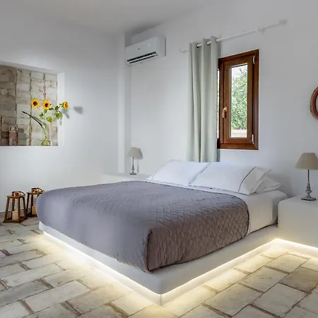 Elia Residences Santorini Bed & Breakfast 3*
